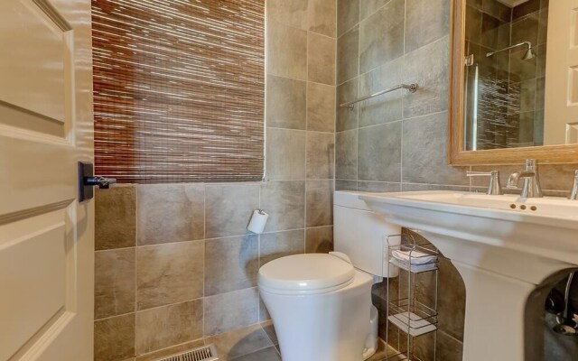 305 Carolina Boulevard