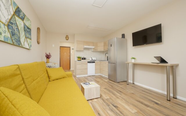 ?oliborz Modern 8th Floor by Renters