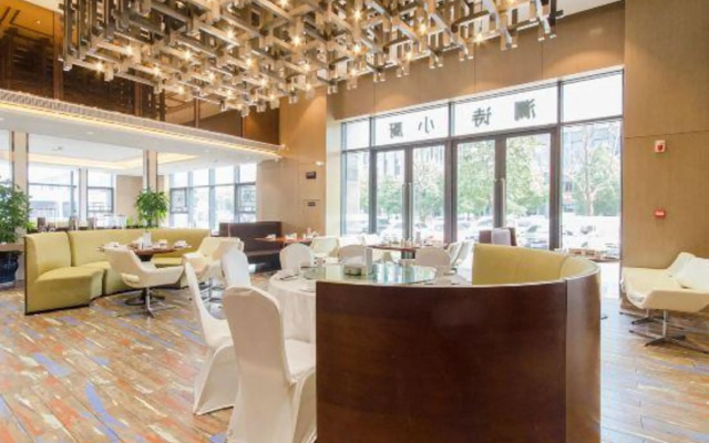 Lens International Hotel