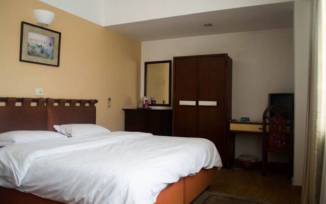 Hotel Ambassador, Chauni