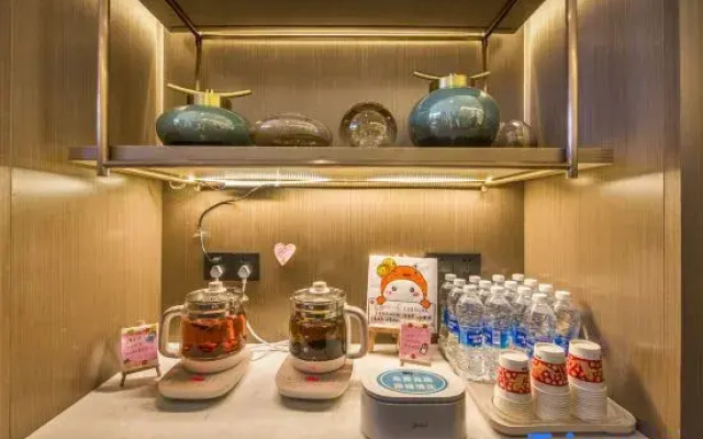 Meiyihao Hotel (Urumqi Medical College Zhongyinggong Subway Station)