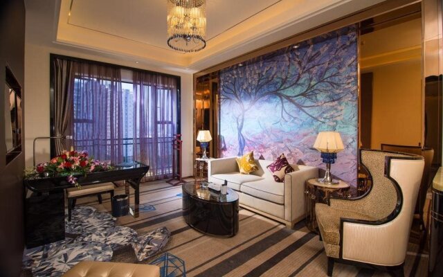 Pinnacle Art Hotel