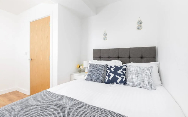 Skyvillion 2bed Enfield Flat W Balcony - Parking