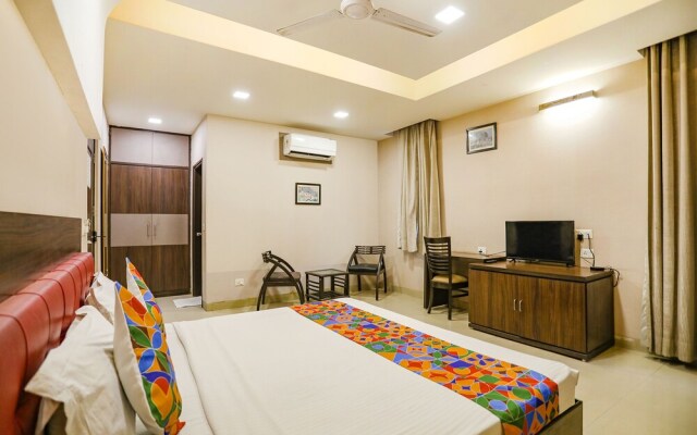 FabHotel Pine Tree
