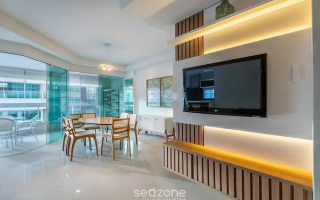 Stay Steps From the sea in Meia Praia - VIM
