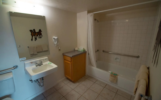 Broken Spur Inn & Steakhouse