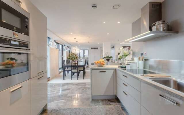 2 Bedroom Penthouse Apartment in Pimlico