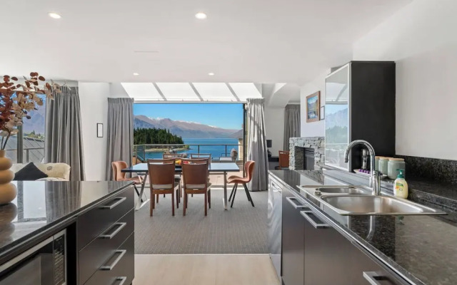 6-Bedroom Penthouse Apartment - The Beacon