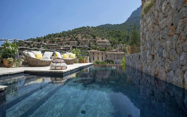 Stylish Holiday Home With Deia Views