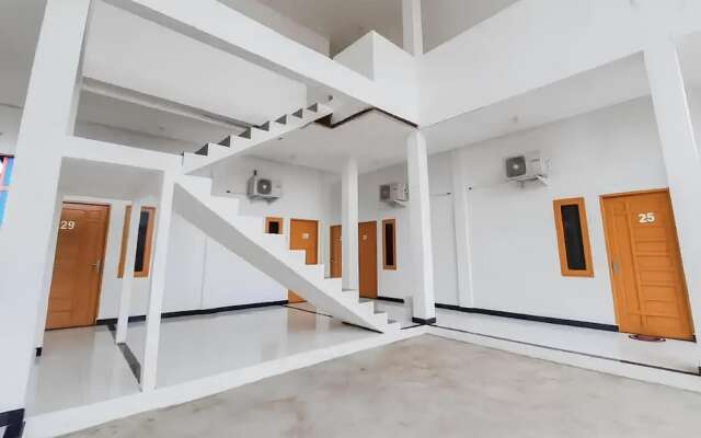 OYO 93306 Homestay Permana Supadio Airport