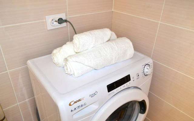 ЭмиЛи на улице Конструкторов 29А к1