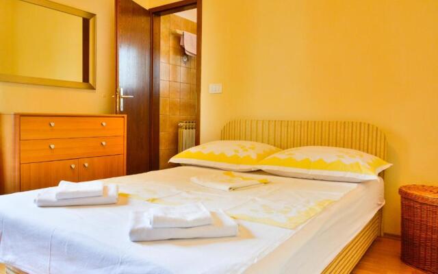 Bella Vista Apartments