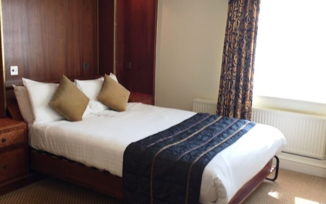 The Royal Chace Hotel