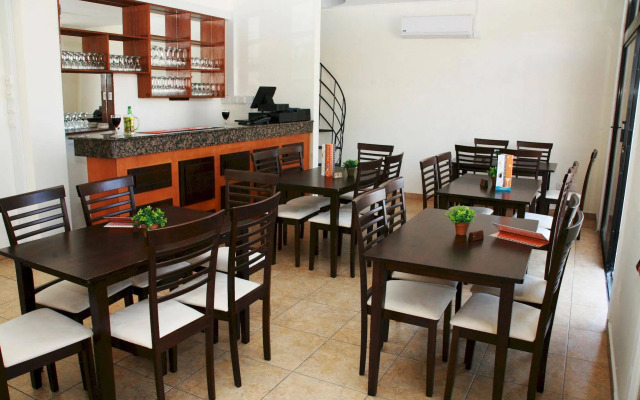 New York Plaza Hotel Apartments