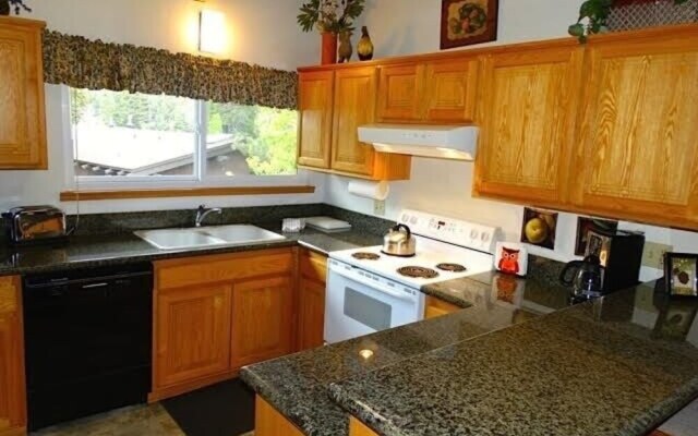 Mammoth S #223 2 Bedroom Condo