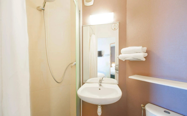 B&B HOTEL Annecy Argonay