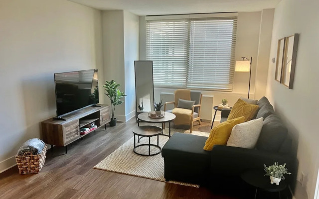 Reagan Airport Apartment