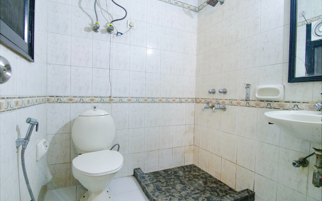 Fabhotel Singh Suite