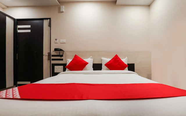 OYO 9804 Hotel SR Residency