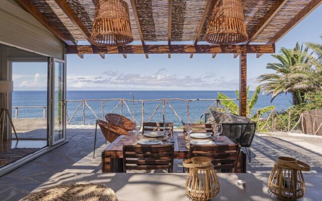 A Haven by the Sea, Casa da Rocha de Baixo,