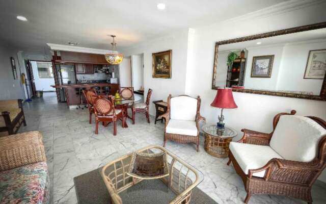 Apartamento con Vista al Mar en Sunrise