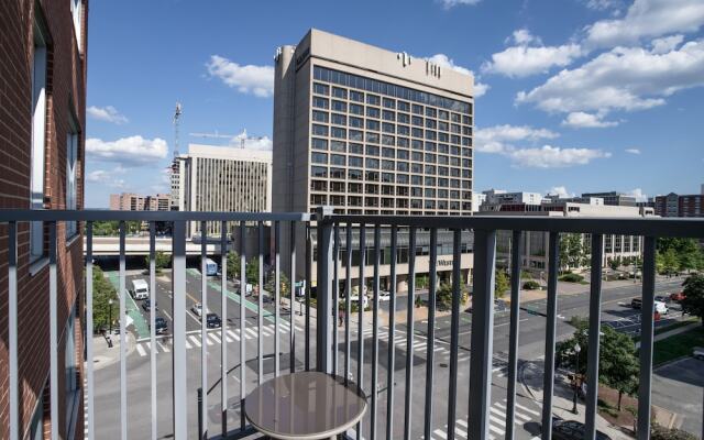 Fantastic Condo Crystal City Rooftop