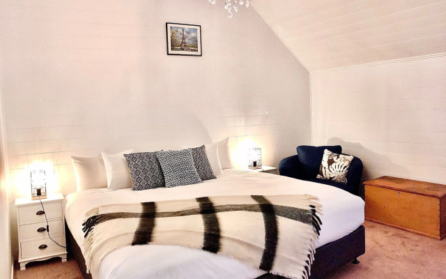 The Abbey – Guest Rooms – Warwick