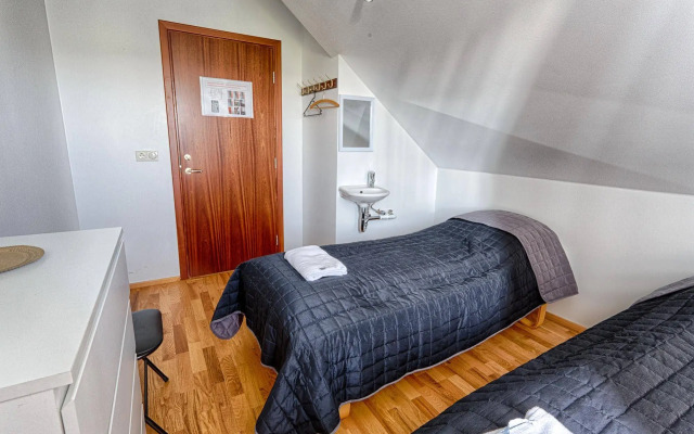 Hellisholar Guesthouse