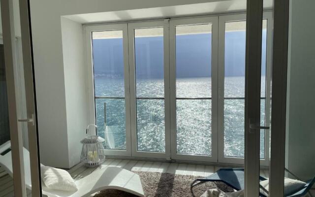 First row to the sea - Nautilus Deluxe Apartment