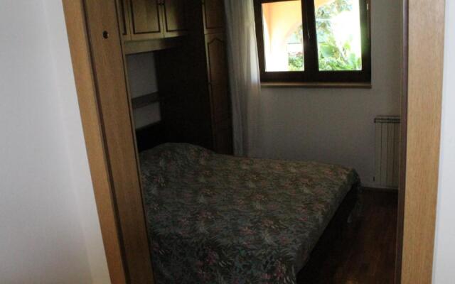 Apartman 100m2, full opremljen, privatni parking.