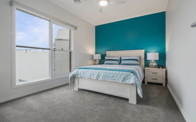 The Apartment, Metung