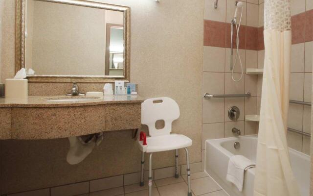 Hampton Inn & Suites Ontario