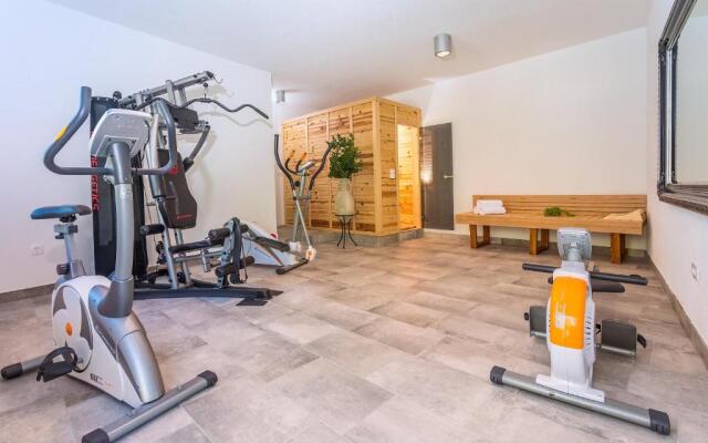 Villa Porto Mimice, 40sqm Heated Private Pool, 4 bedrooms, Sauna, Gym, Billiard