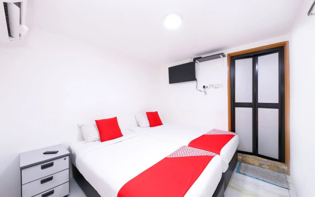 OYO 334 Everest Hotel