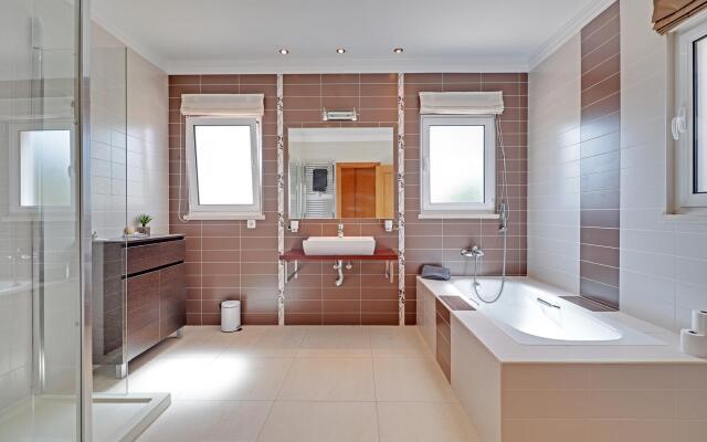 Casa do Pomar by Portucasa