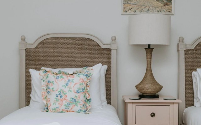 The Dragonfly - Central 2 Bedroom House
