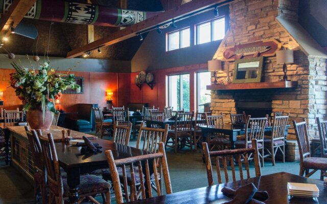 Holiday Inn Pewaukee - Milwaukee West by IHG