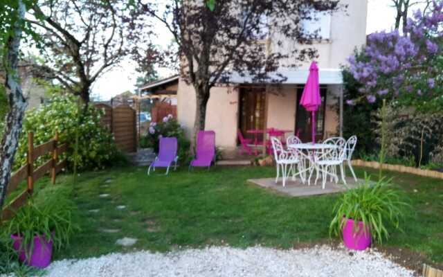 House With one Bedroom in Villeneuve, With Enclosed Garden and Wifi