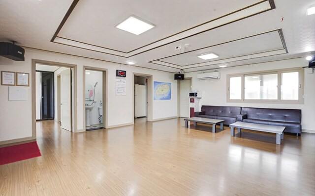 Jeju Father House Pension