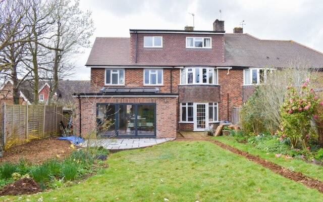 Spacious 4 Bedroom Family Home in Hove