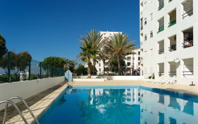 Apartment With one Bedroom in Quarteira, With Wonderful sea View, Shared Pool, Balcony - 50 km From the Beach