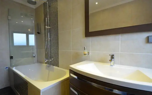 4 Seasons Holiday house