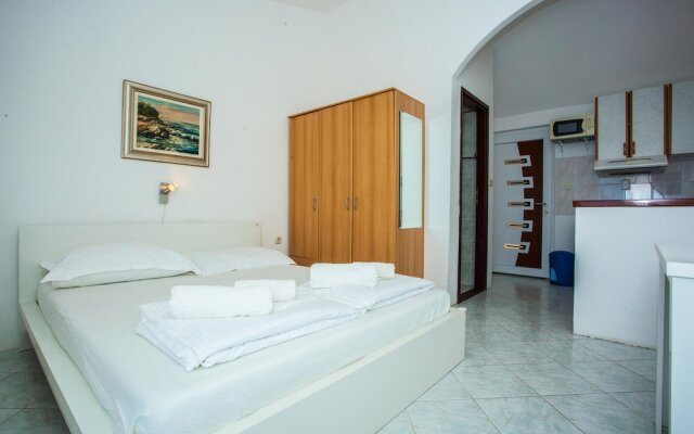 Awesome Home in Lokva Rogoznica With Wifi and 4 Bedrooms