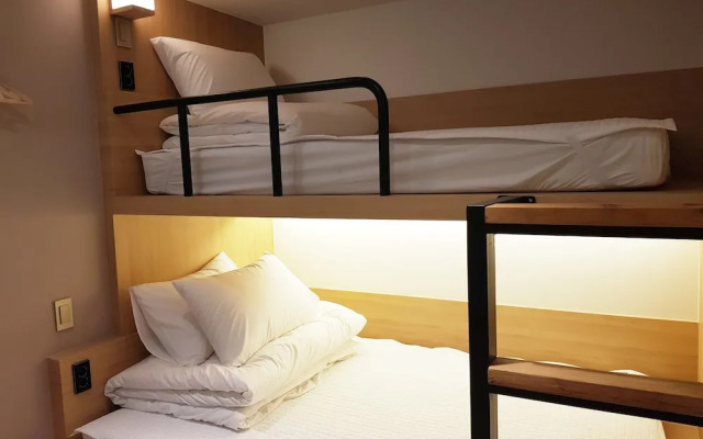 Myeong Artravel Hostel