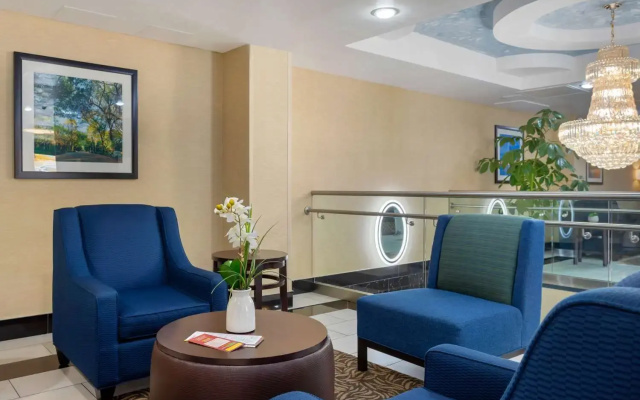 Comfort Inn & Suites near JFK Air Train
