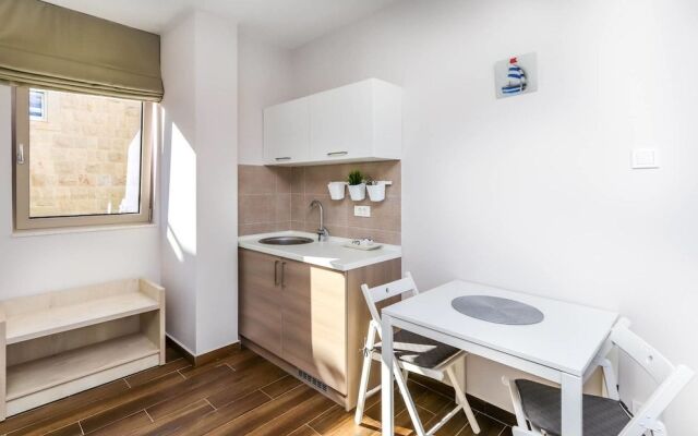 Apartments Maestral
