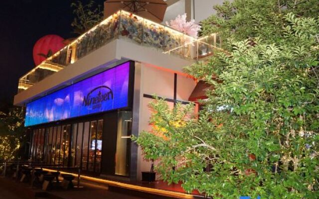 Vienna Hotel (Haikou Xiuying Port Youyi Nanhai City)