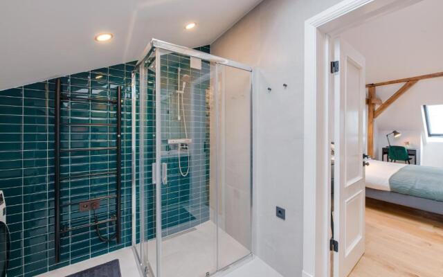 Big Design Apt - Sleeps 12 - Best Location