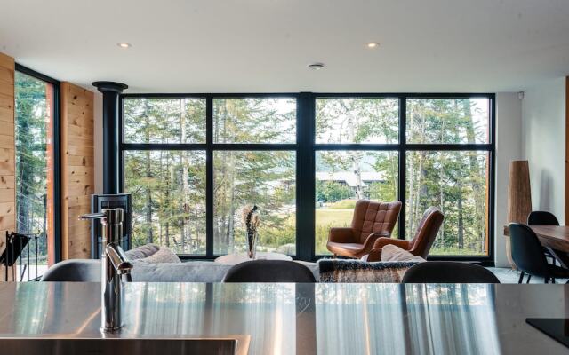 Bright Chalet With hot tub and Indoor Sauna