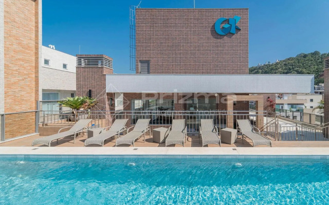 Elegante Apartamento de 3 quartos na Praia de Bombinhas.